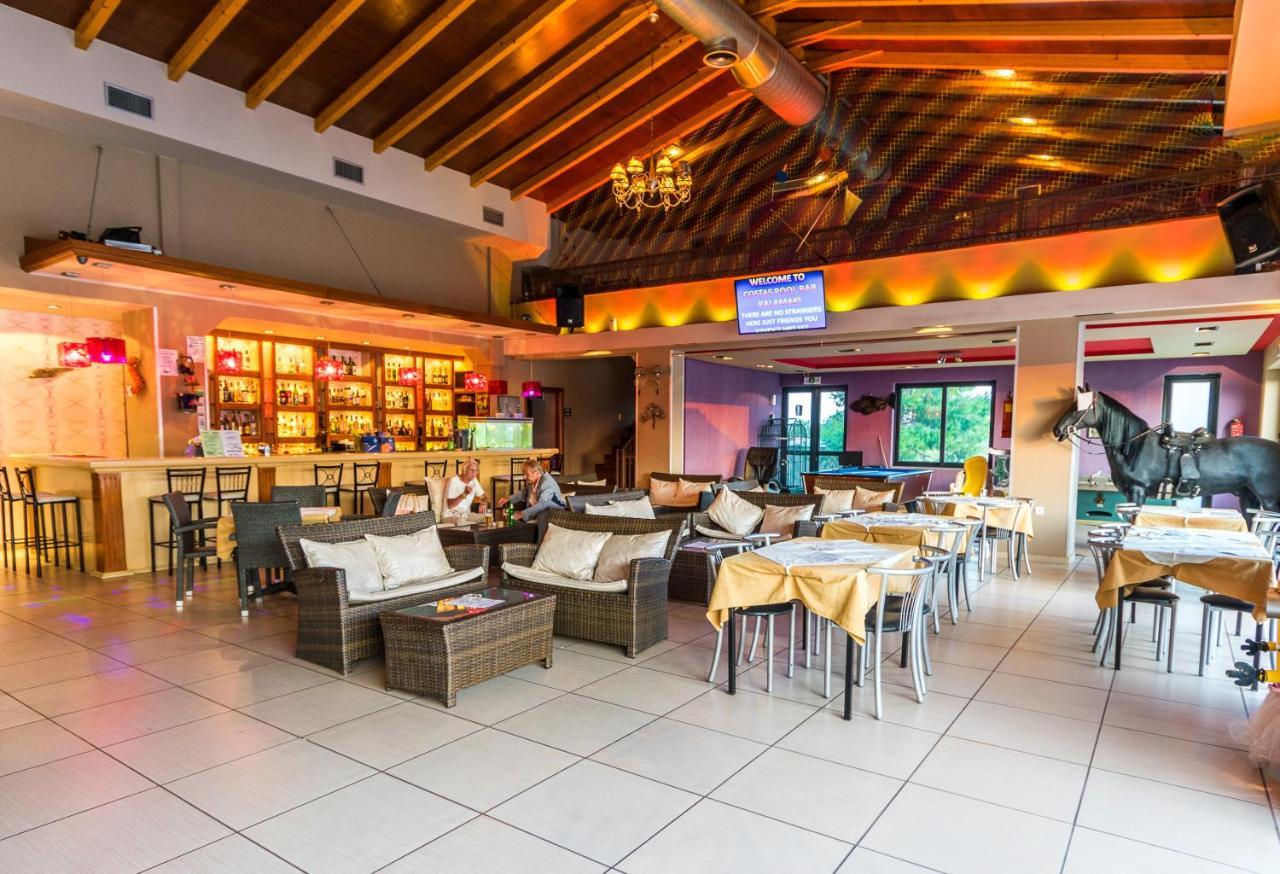Costas Hotel Kalamákion エクステリア 写真