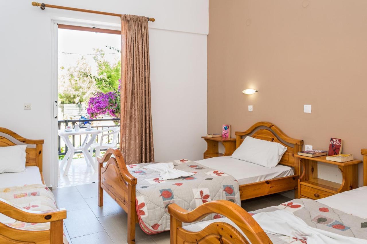 Costas Hotel Kalamákion エクステリア 写真