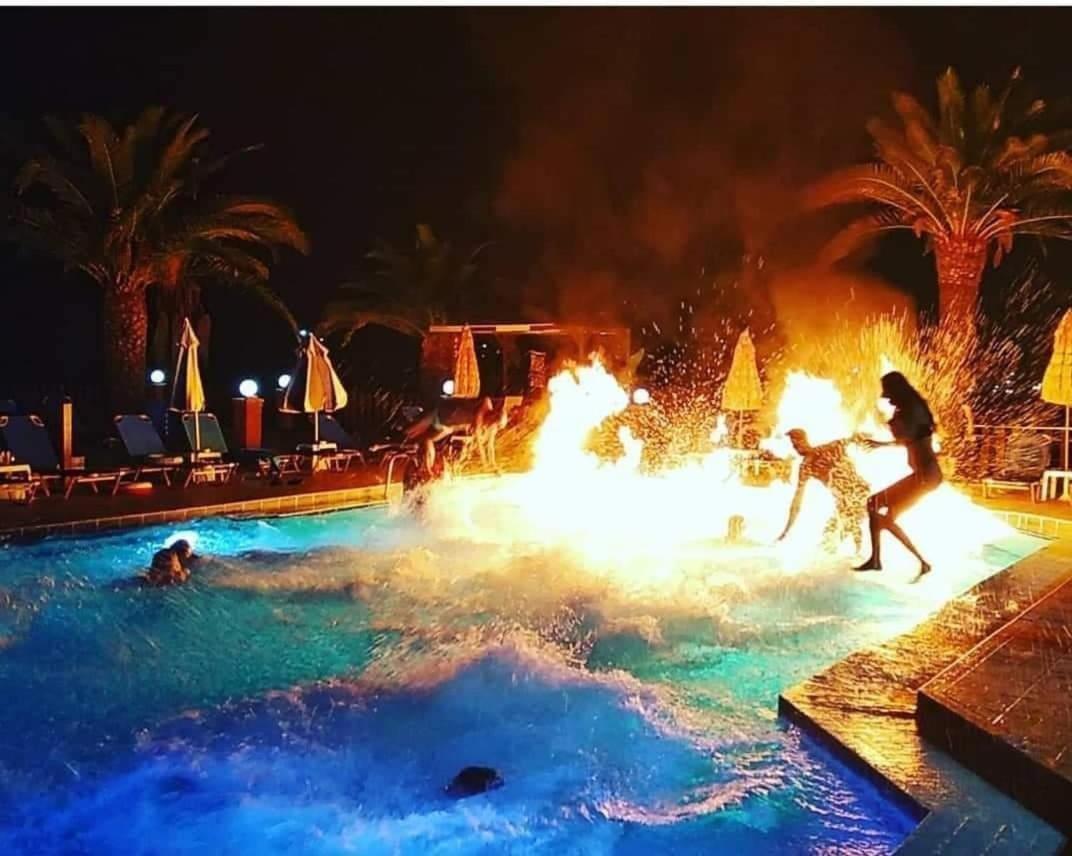 Costas Hotel Kalamákion エクステリア 写真